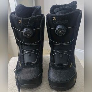Have Black Winter Boots for Women